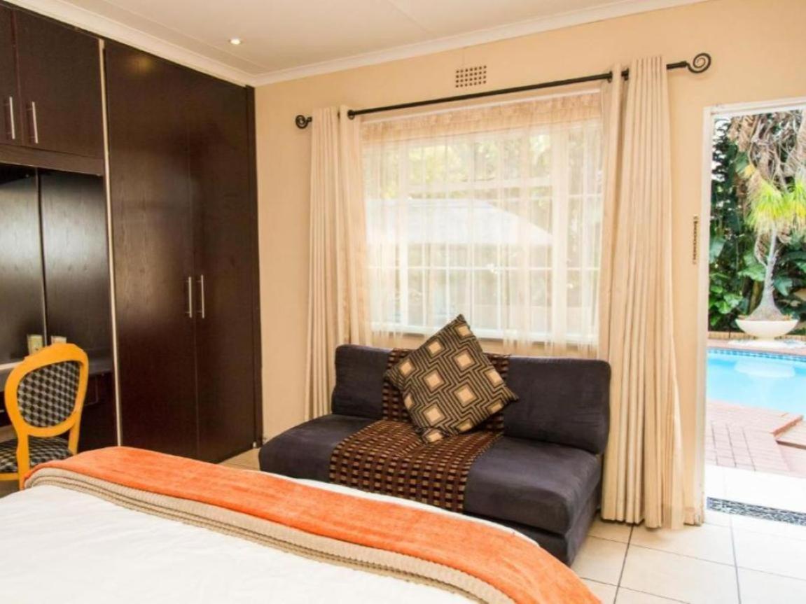 Sollunaa Guesthouse Sandton Exterior photo