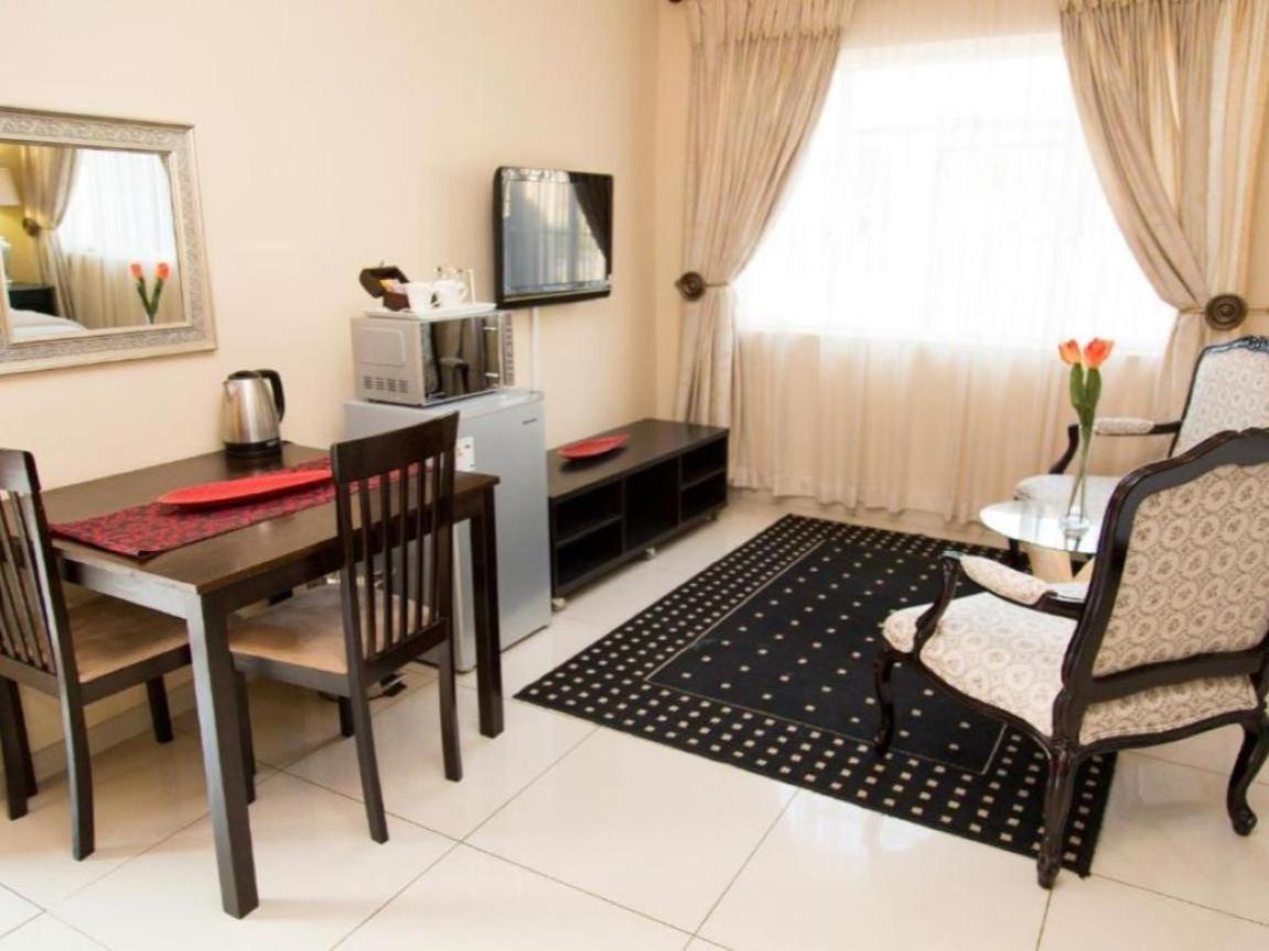 Sollunaa Guesthouse Sandton Room photo